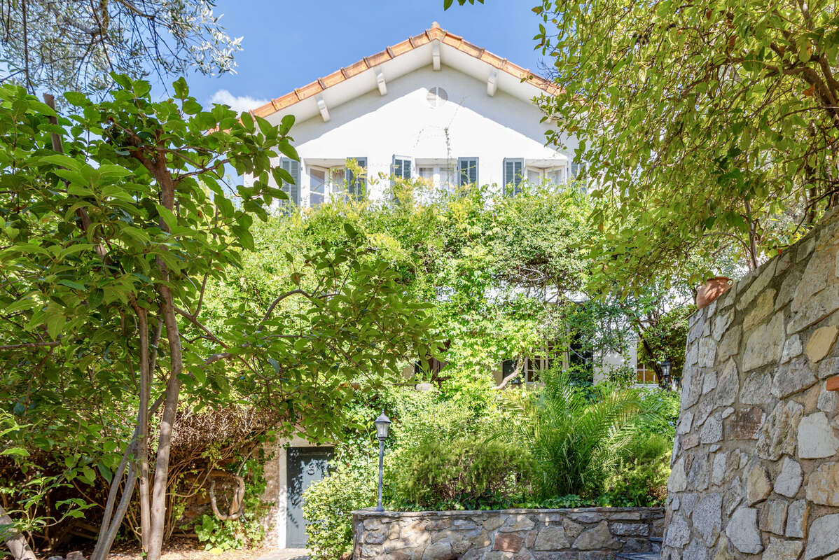 Havre de paix historique à La Valette du Var : Authentique Bastide de 1940, Elégance et Sérénité - photo 4
