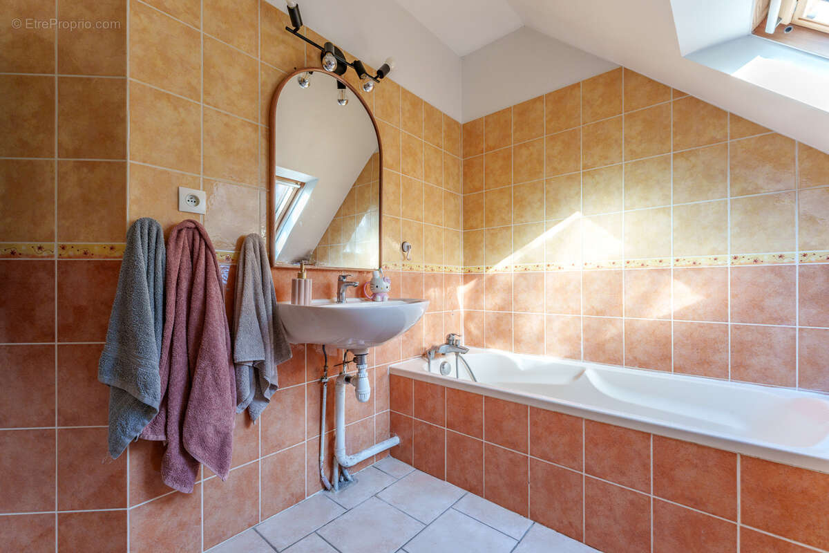 Exclusivite maison familiale 4 chambres esvres sur parcelle de 1500m2 au calme proche centre ville et transpor - photo 7