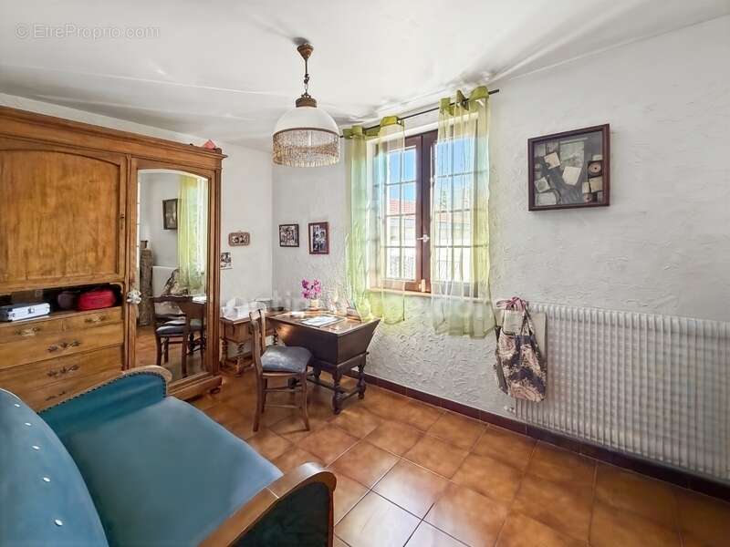 CHAMPIGNEULLES – Maison de caractère avec jardin, au calme et proche de toutes les commodités - photo 12