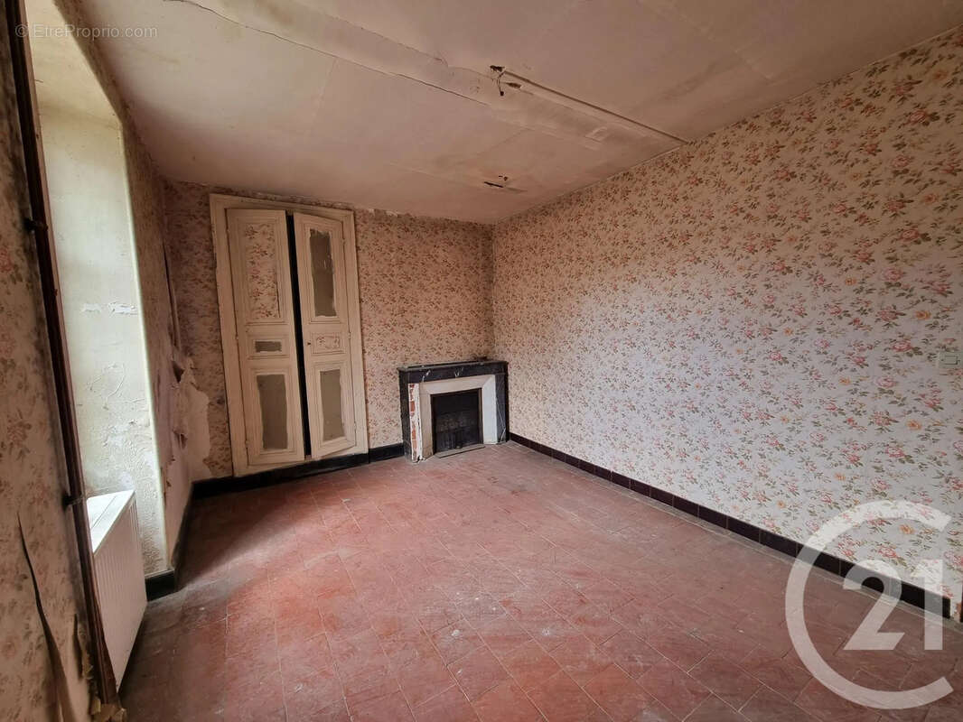 Maison à CORVOL-D'EMBERNARD