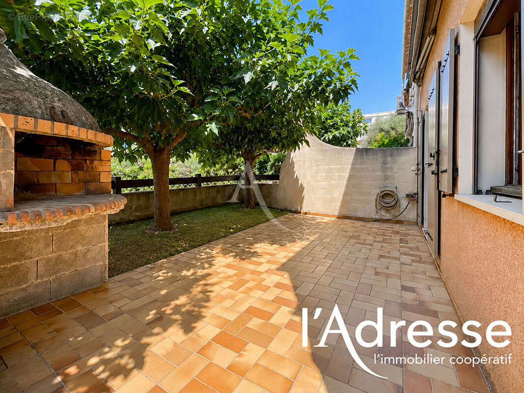 Maison mitoyenne Type 4 avec garage attenant et dépendance sur jardin - photo 3