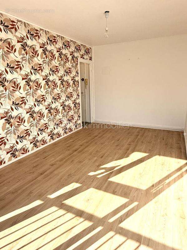 Proche des universités de Beaulieu et des lycées - Studio de 21 m² avec parking en sous-sol inclus - photo 2