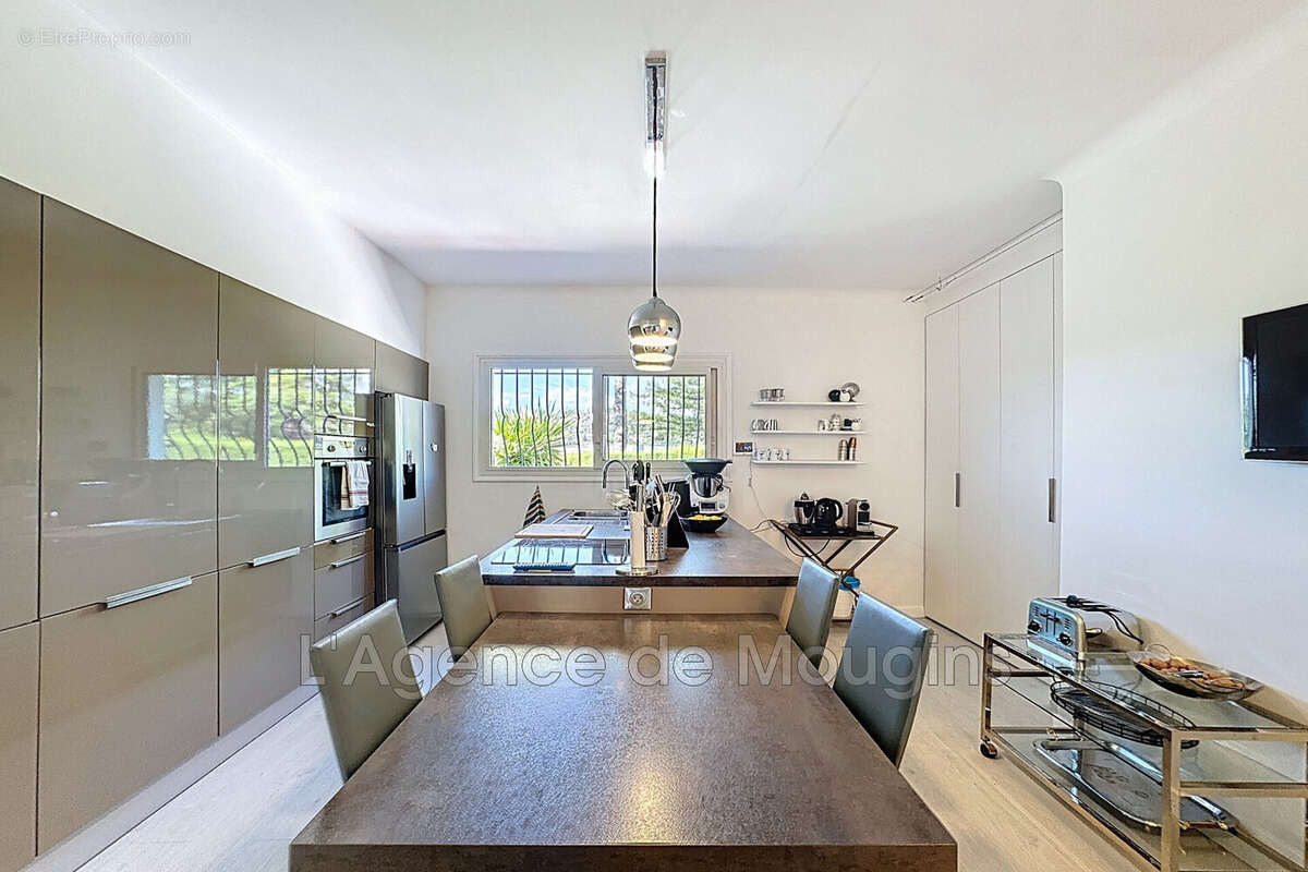 Maison 266 m² à Mougins  - photo 8