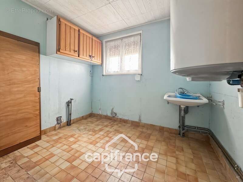 Maison de plain-pied 113 m² - 4 chambres avec fort potentiel à Tronchy - photo 11