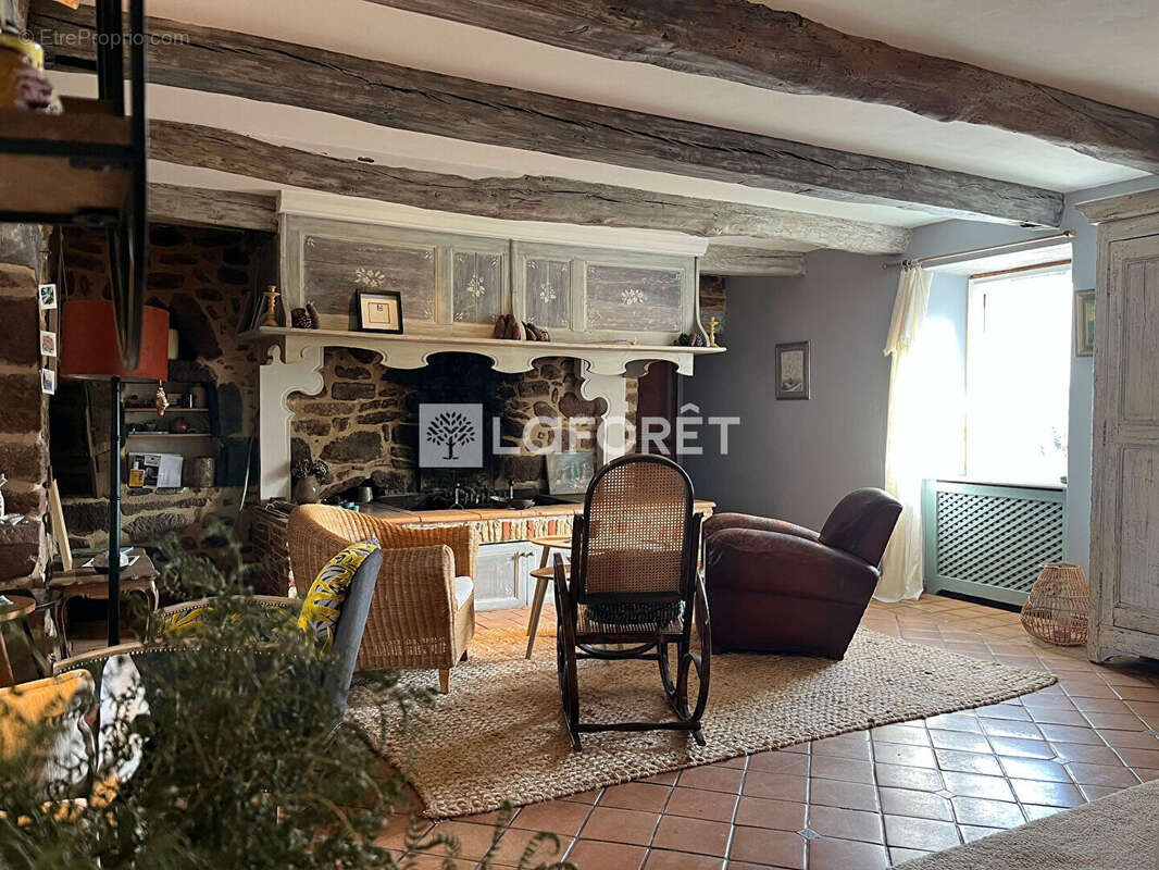 Maison à SAINT-CHRISTOPHE-VALLON