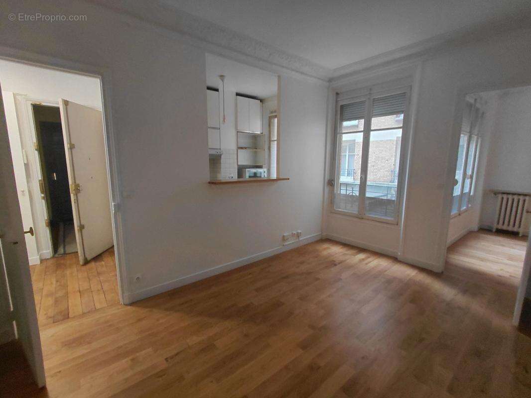 Appartement à PARIS-17E