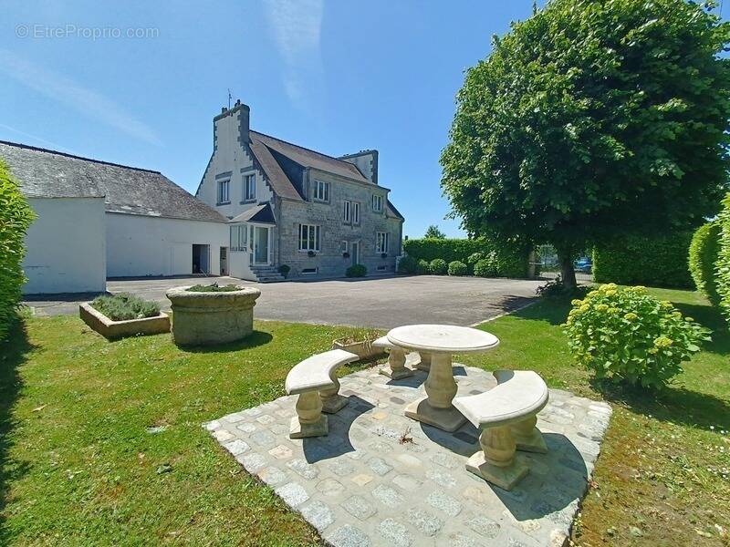 Maison à ERGUE-GABERIC