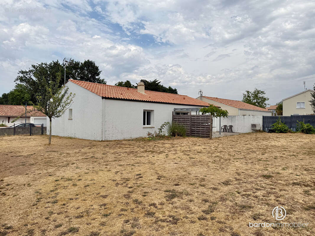 Maison 5 pièces - 113 m² - Centre-ville de La Garnache - photo 14