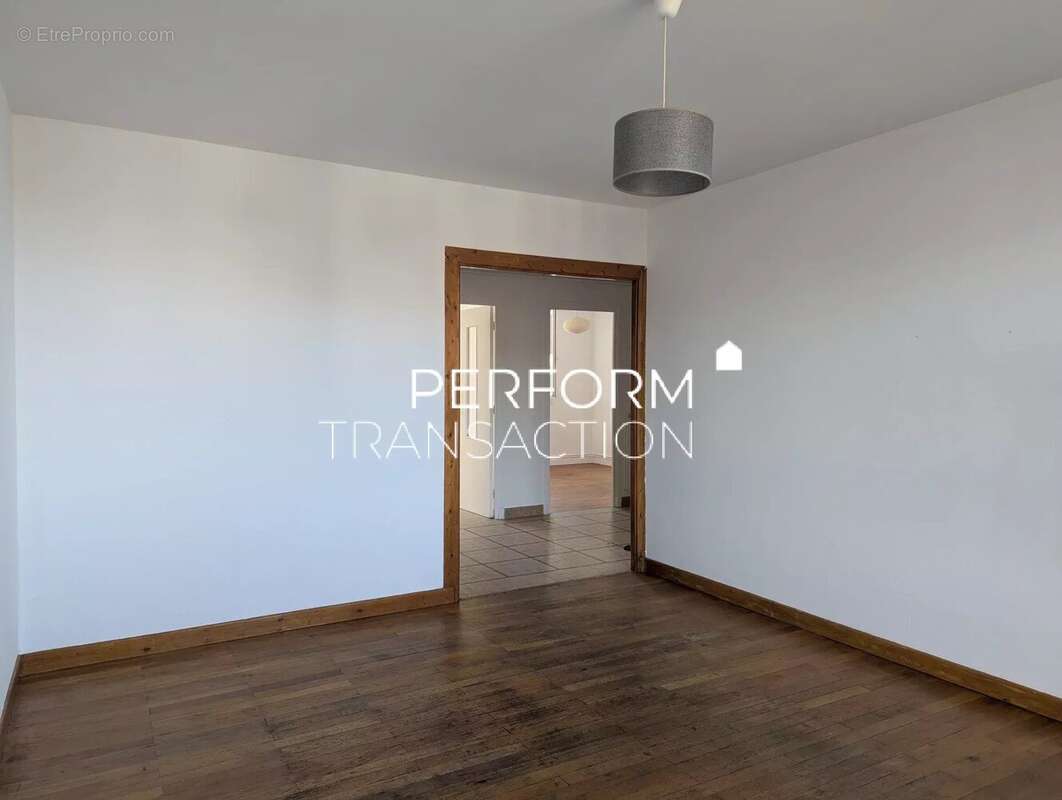 Appartement à LE PONT-DE-CLAIX