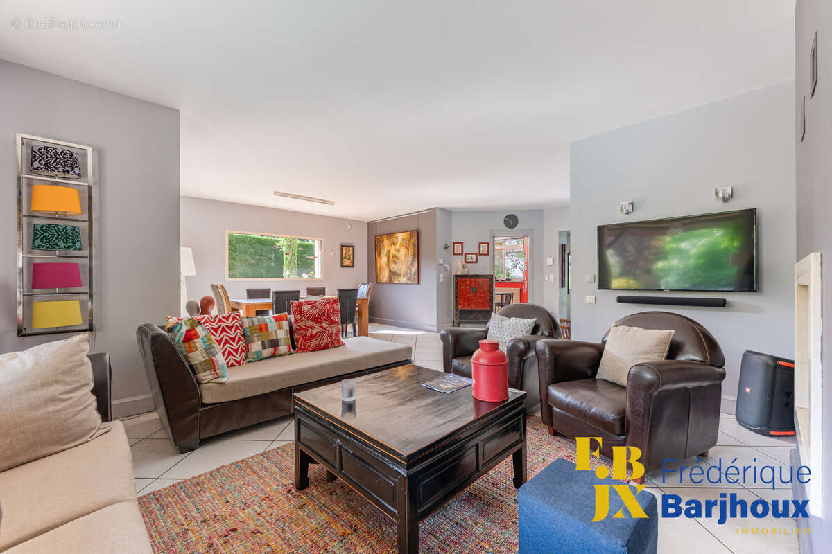 Maison à SAINT-GENIS-LES-OLLIERES