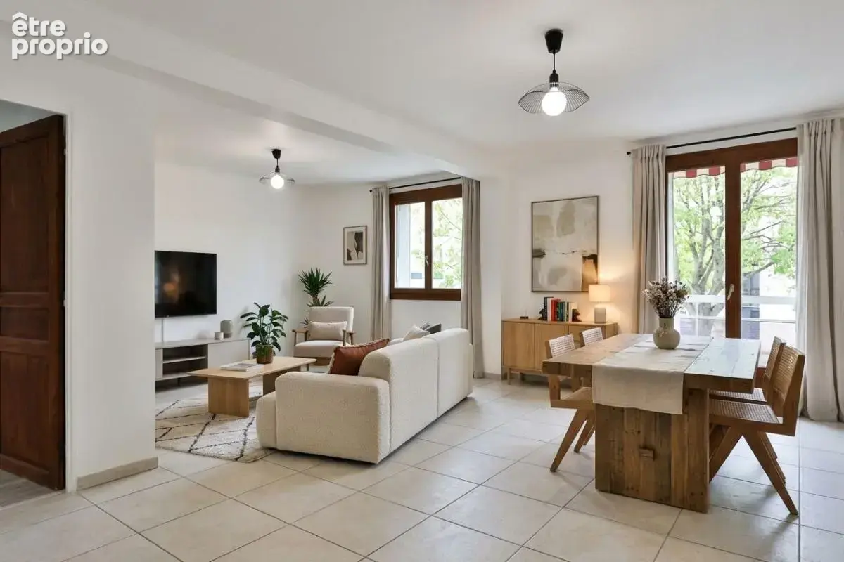 A VENDRE - Appartement entièrement rénové - photo 1