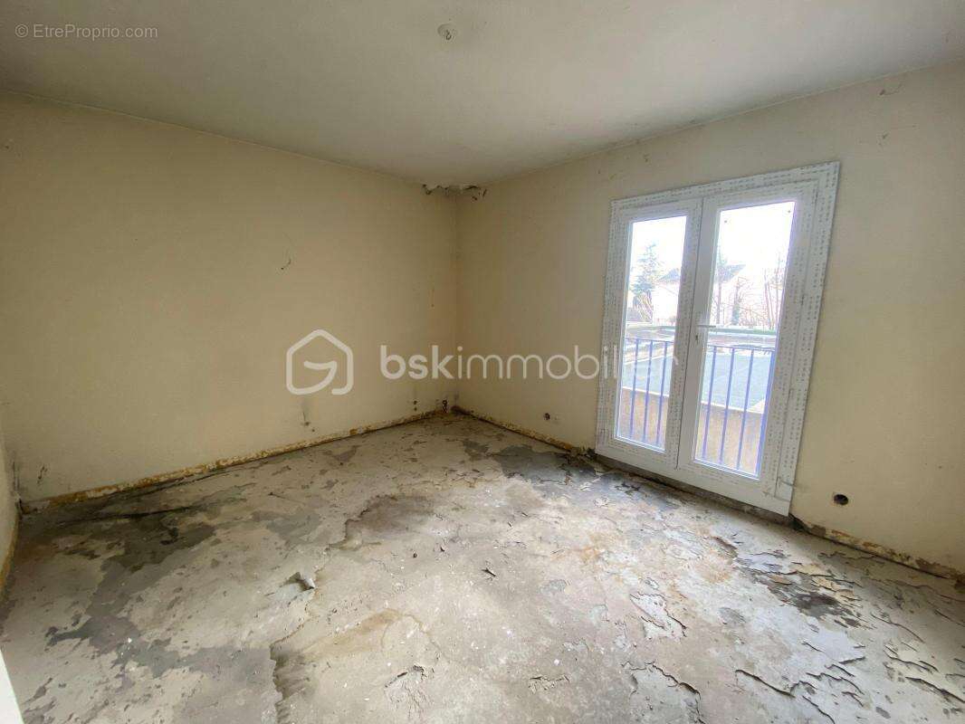 SAINT-CHRISTOL ((84) - Créez votre T3/T4 sur mesure ! Plateau sous forme d'appartement de 89 m² env. situé au 1er étage avec asc - photo 4