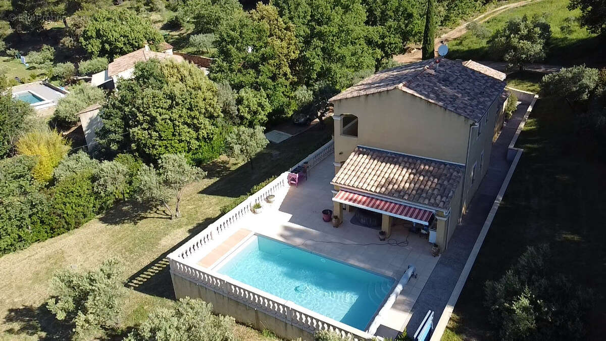 À vendre à Aups   Superbe villa récente avec piscine - photo 4