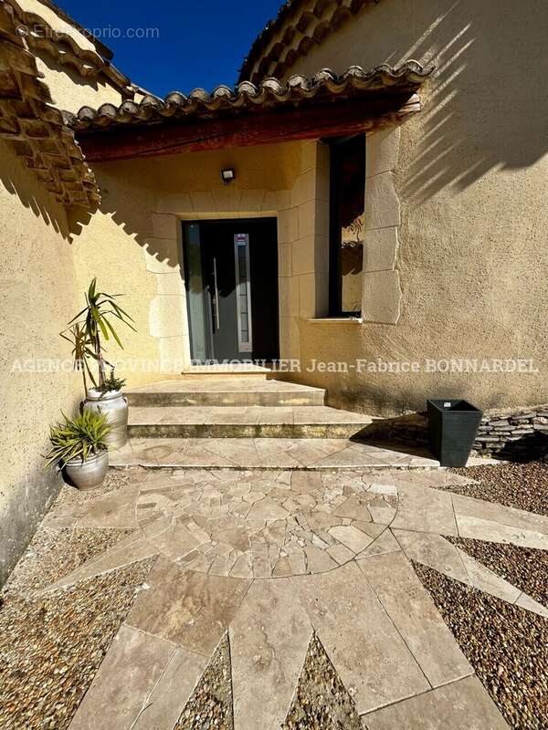 Maison à SAINTE-CECILE-LES-VIGNES