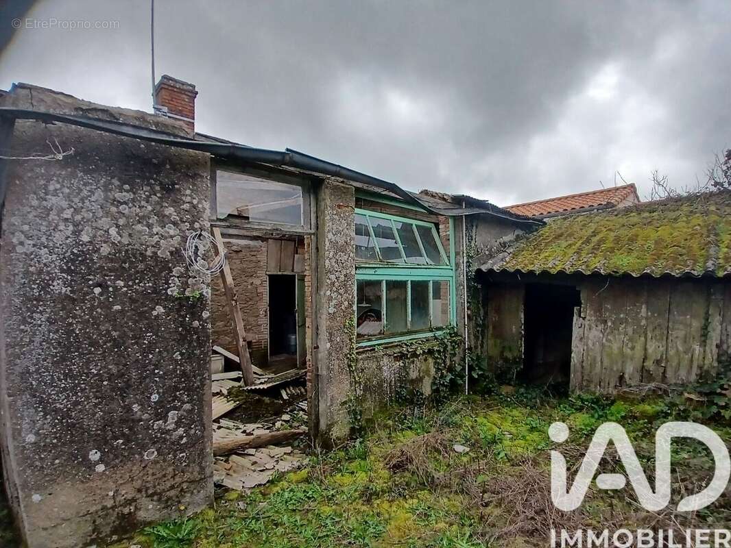 Photo 2 - Maison à SAINT-PIERRE-DES-ECHAUBROGNES
