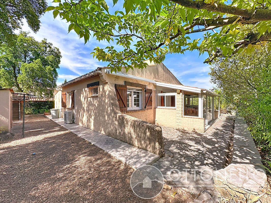 Maison à ROQUEBRUNE-SUR-ARGENS