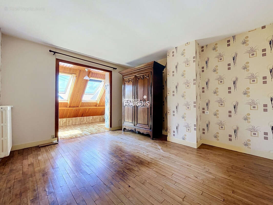 Maison 161 m² à Saint-Denis-Le-Vetu  - photo 7
