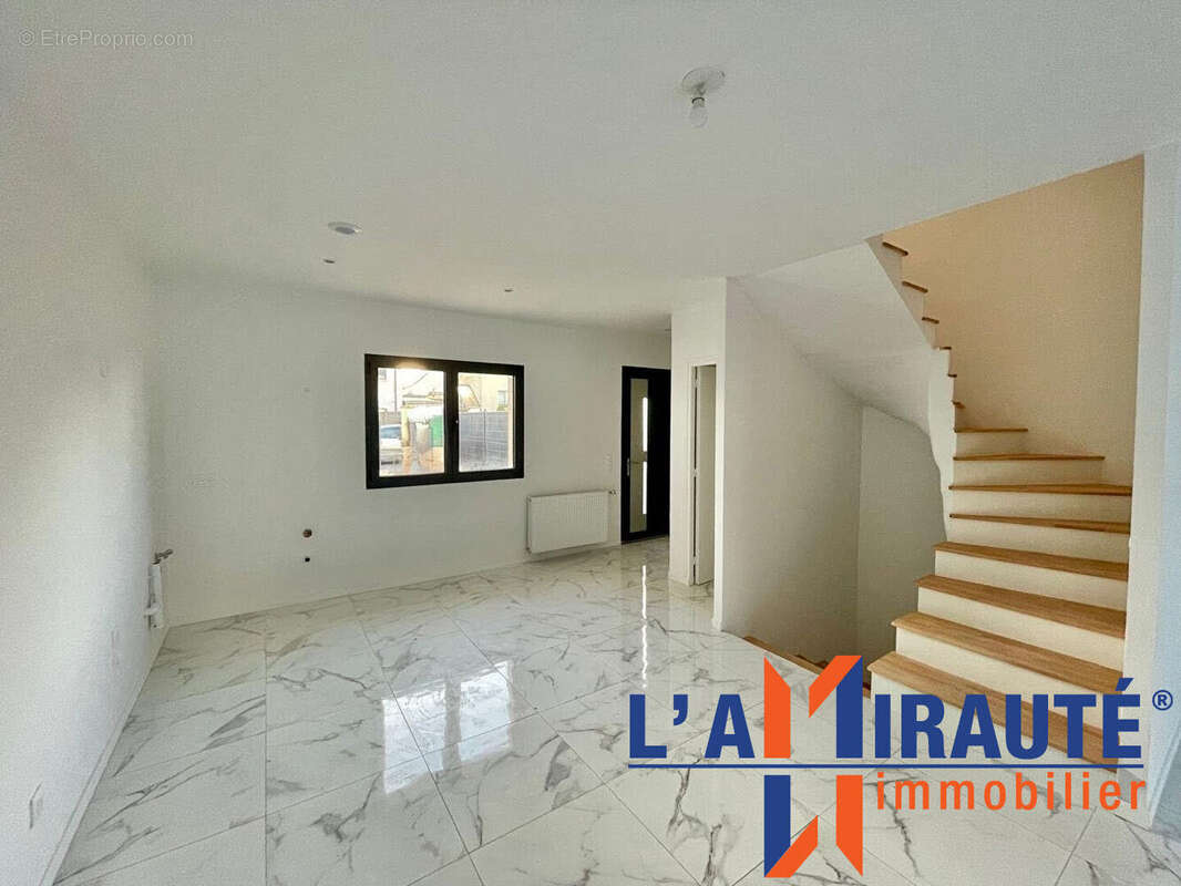 Maison à SARTROUVILLE