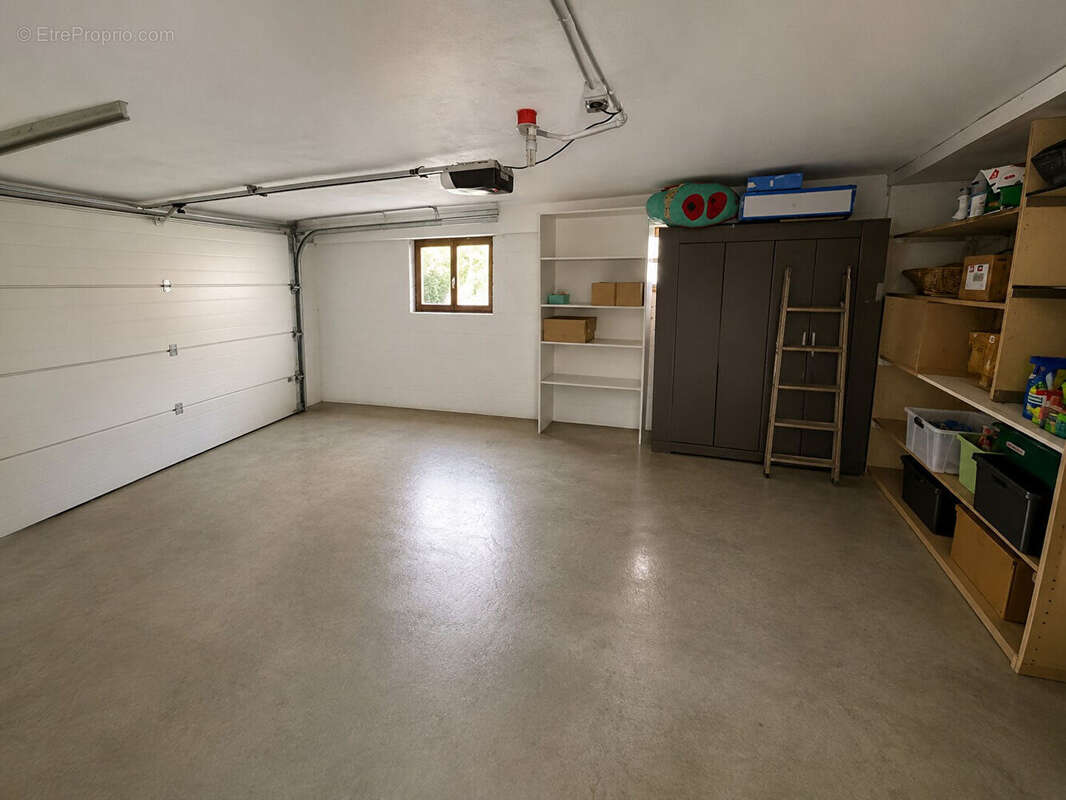 A vendre, appartement 2 chambres avec espace professionnel indépendant. - photo 9