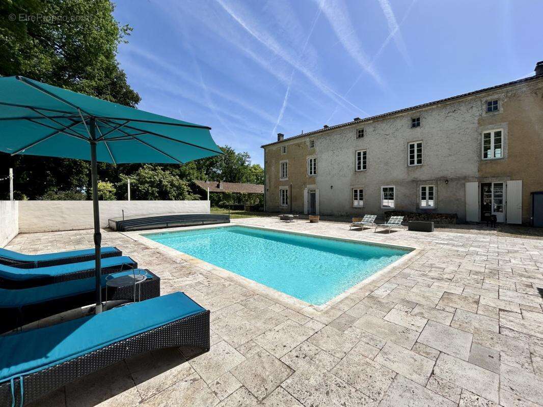 Maison à AIGRE