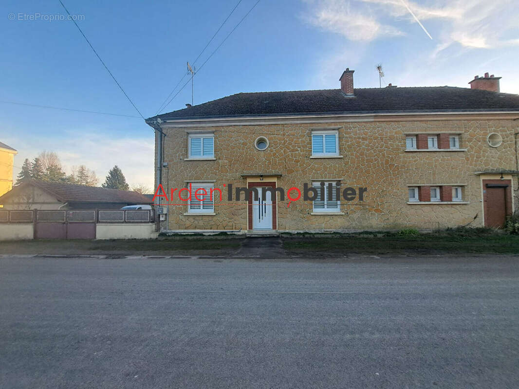 Maison à AMBLY-FLEURY