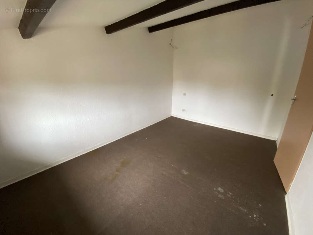 Maison à LA ROCHE-CHALAIS