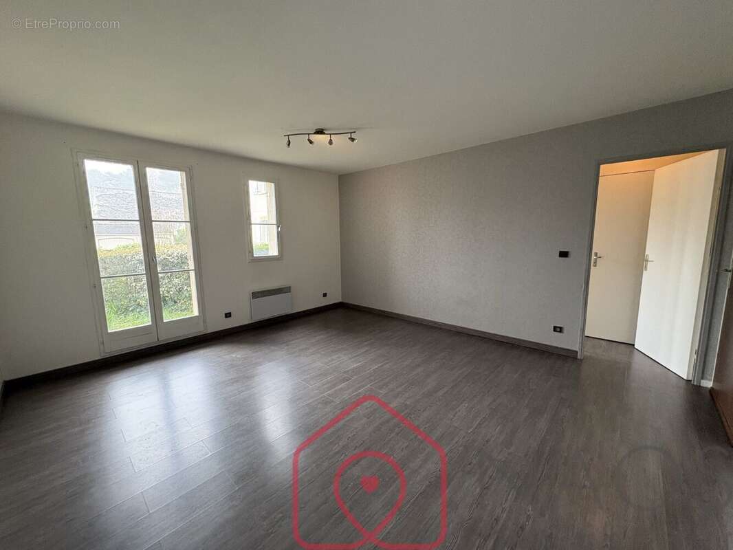 Appartement à SAINT-PIERRE-LES-NEMOURS
