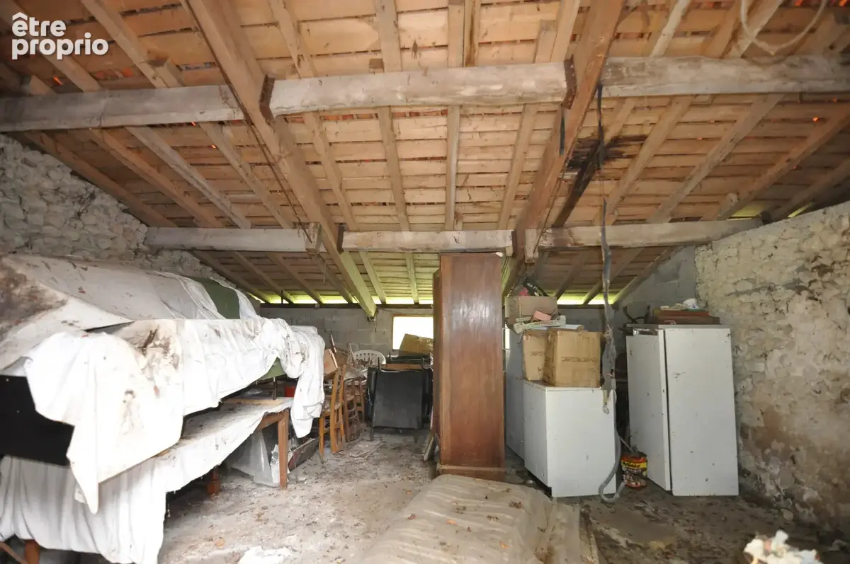 Maison de campagne de 80 m² à restaurer sur un terrain d’environ 1,30 h - photo 9