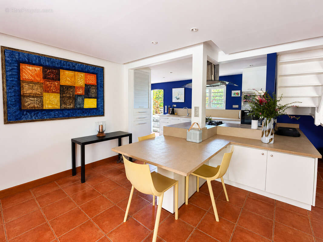 Exclusivité   coup de cœur  villa f5 de 161m2 avec piscine et jacuzzi à la grippière, petit-bourg - photo 4