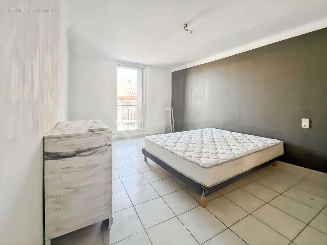 Vente immeuble à Marseillan avec appartement et locaux - photo 12