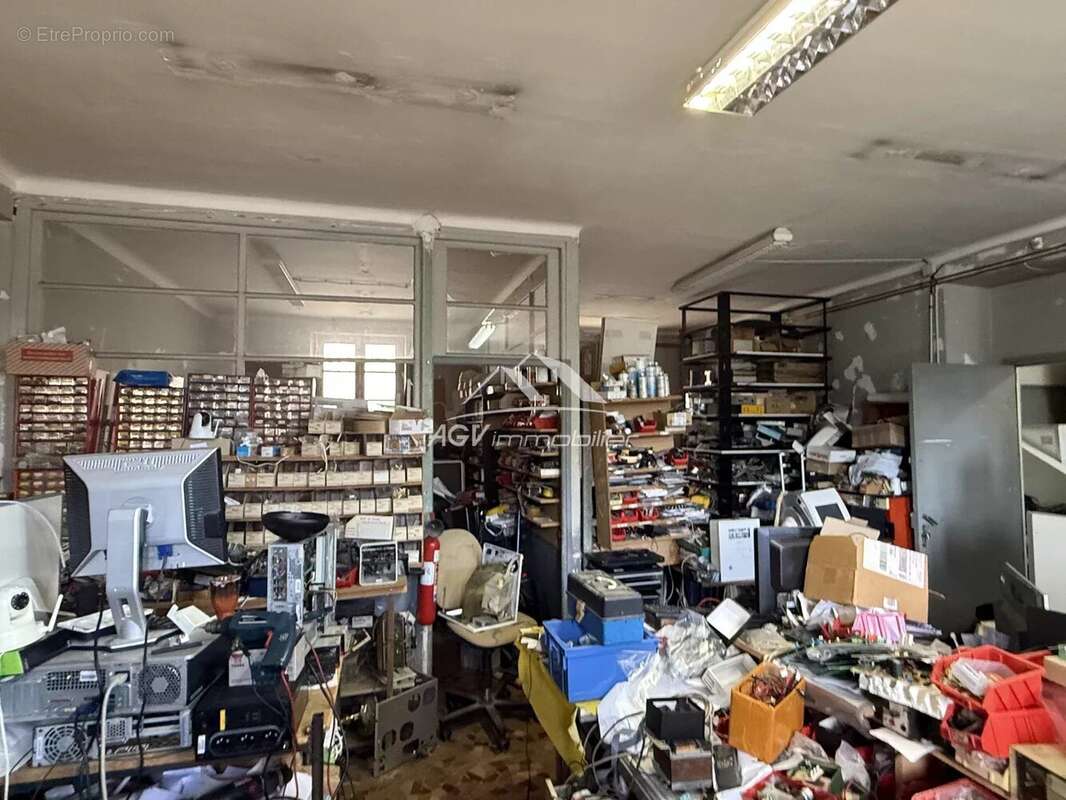 Commerce à SAINT-MARTIN-DE-VALGALGUES