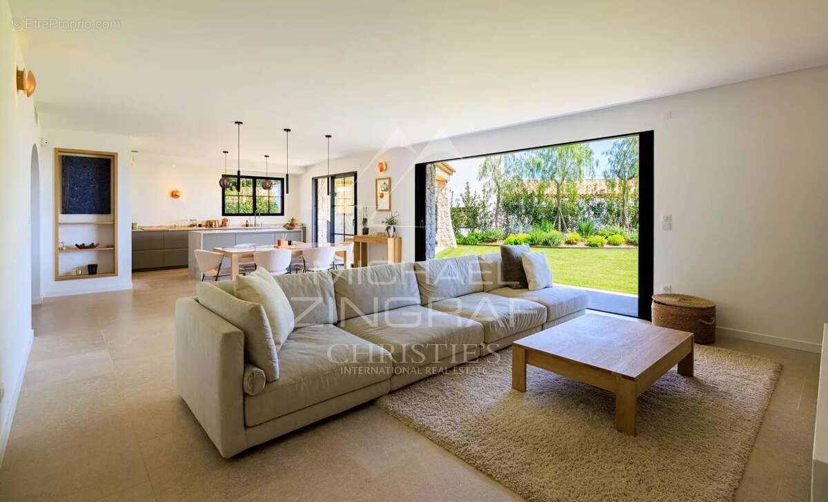 Maison à TOURRETTES-SUR-LOUP