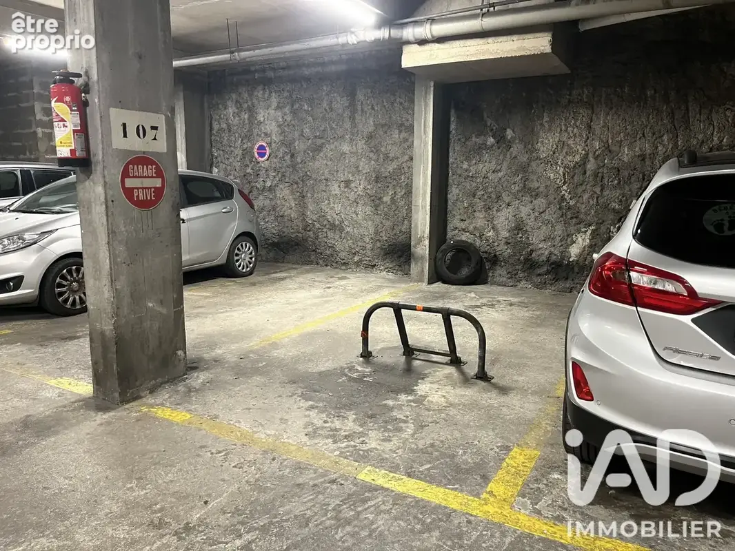 Photo 1 - Parking à MONTROUGE