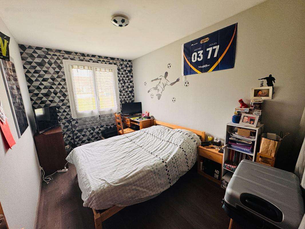 Maison à SAINT-PARIZE-LE-CHATEL