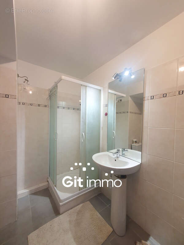 Appartement à MARSEILLE-4E