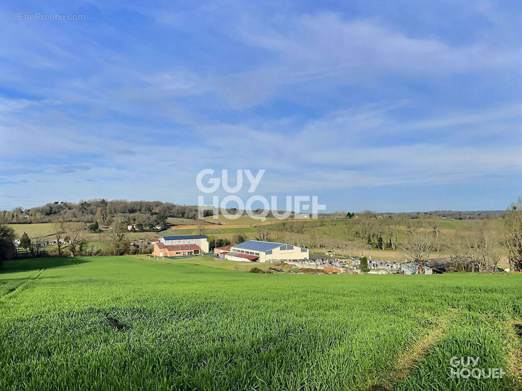 Terrain à SAINTE-COLOMBE