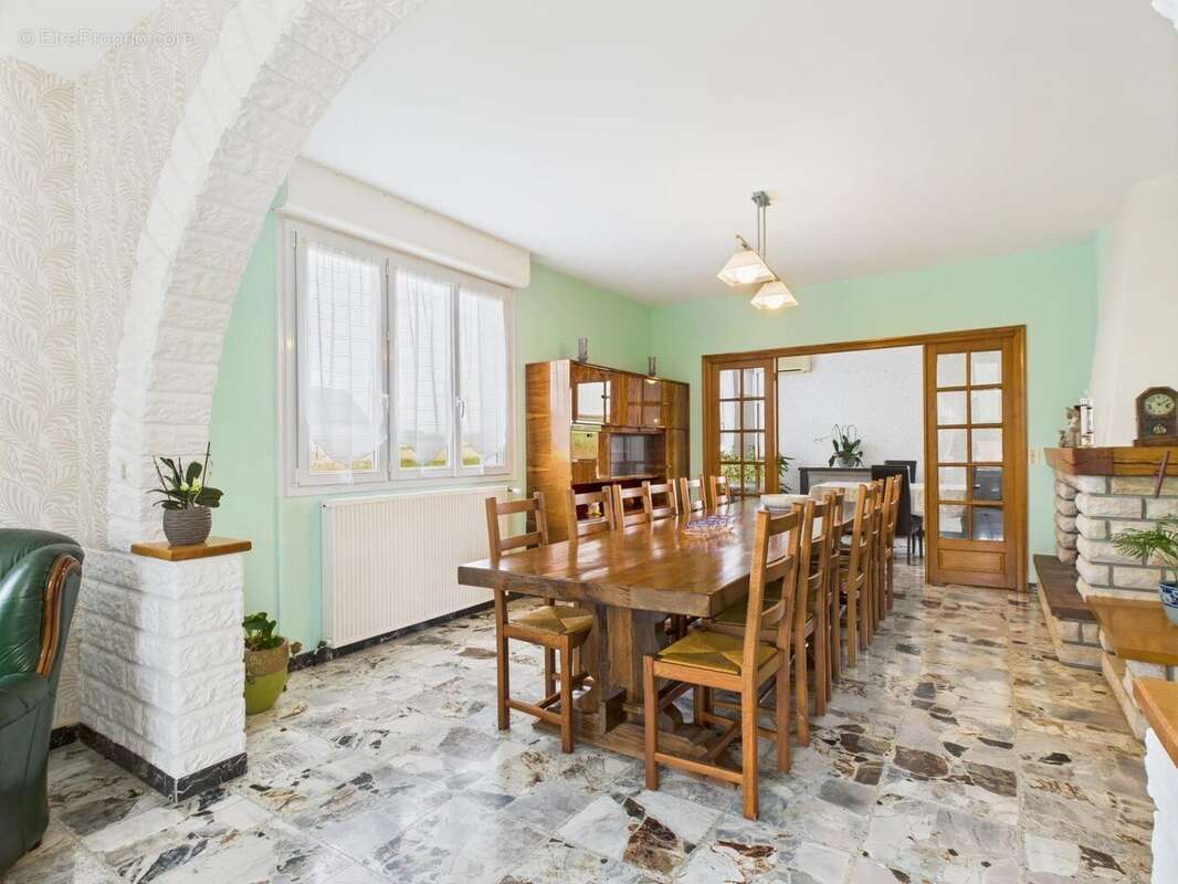 Maison à SAINT-LOUP-DE-BUFFIGNY