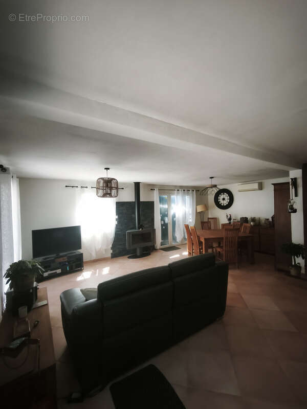 Maison à SAINT-CHAMAS