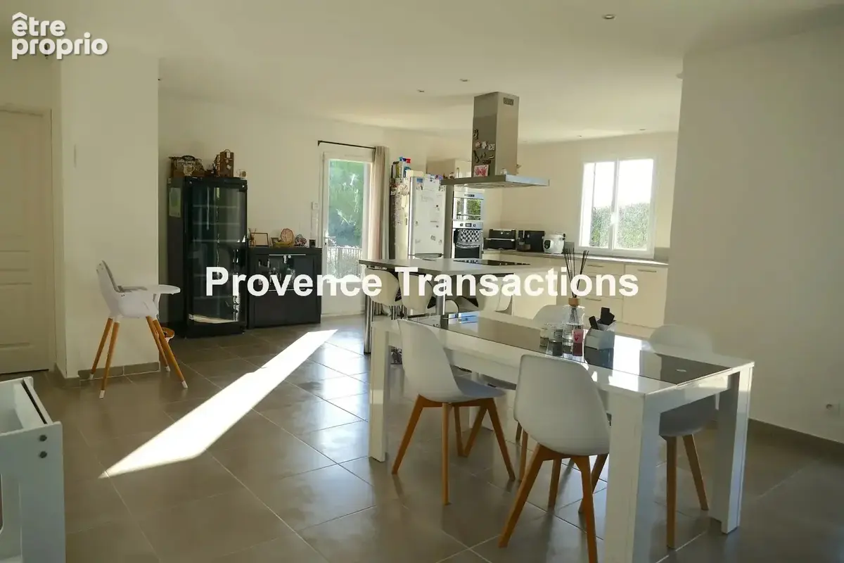 Villa de 138 m² avec piscine. - photo 4