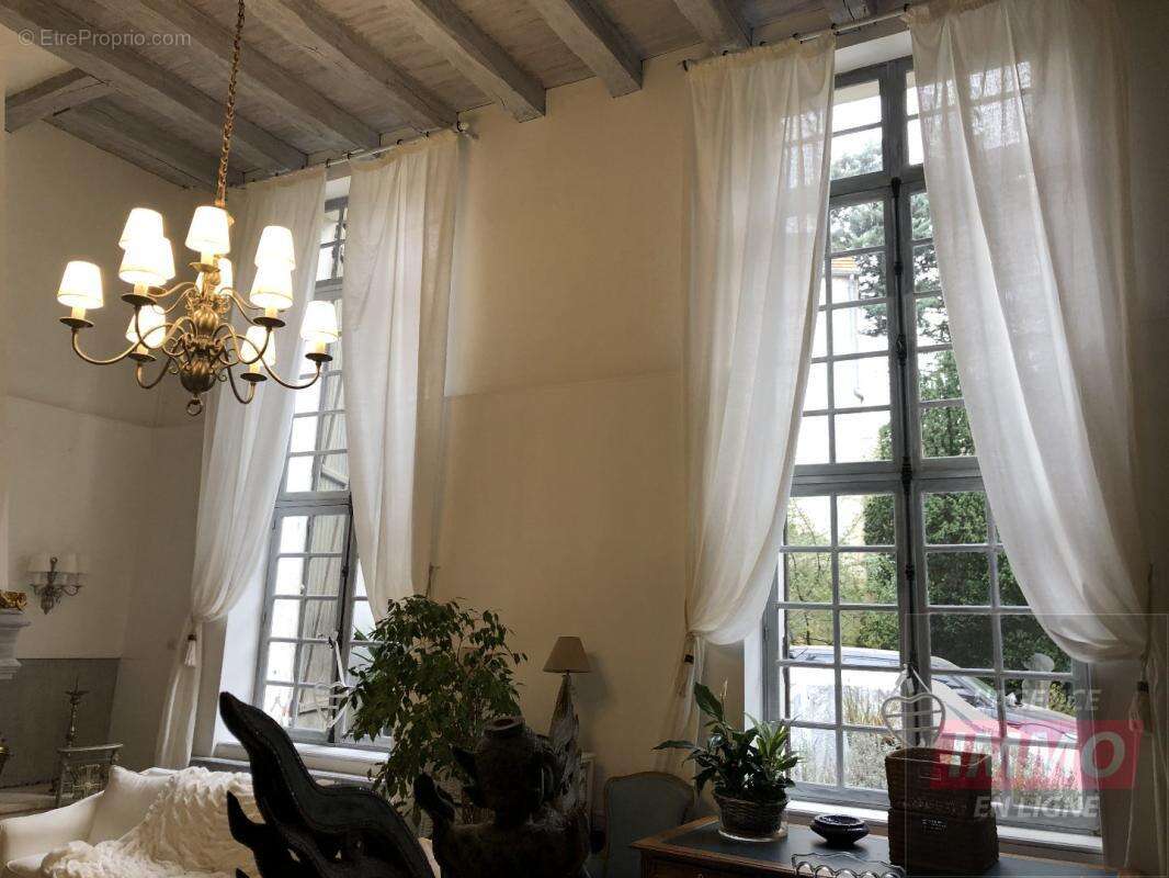Maison 560 m² à Pontoise  - photo 3