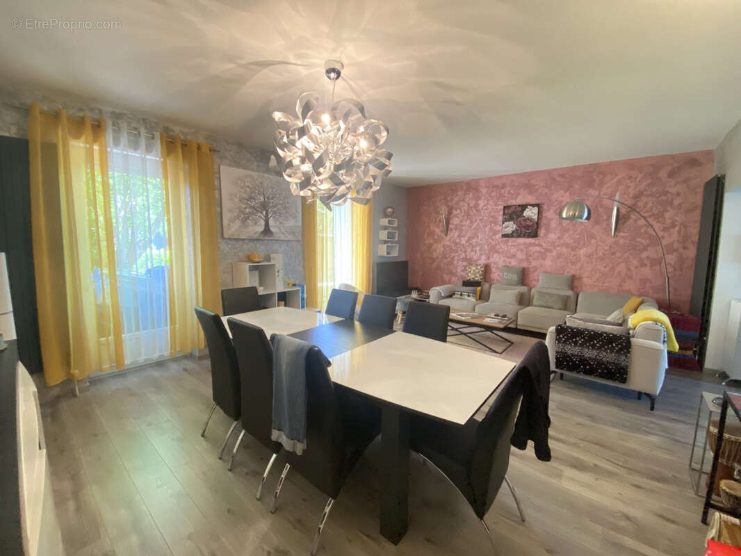 Appartement à ROCHE-LA-MOLIERE