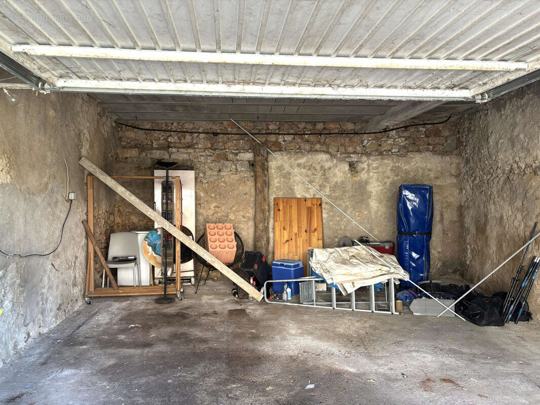 Grande maison de village avec garages et caves - photo 9