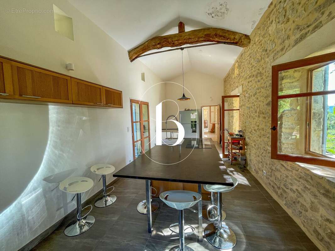 Maison à LAUDUN-L'ARDOISE