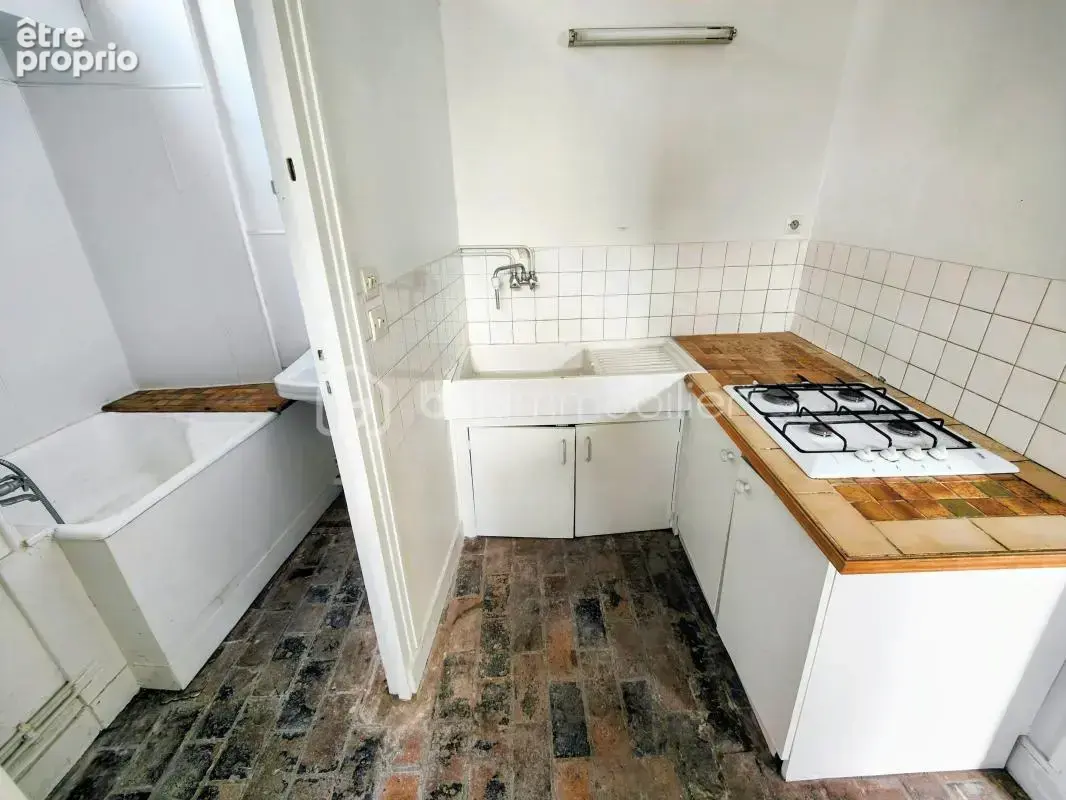 Ensemble immobilier (local commercial + appartement) plein centre ville - photo 7