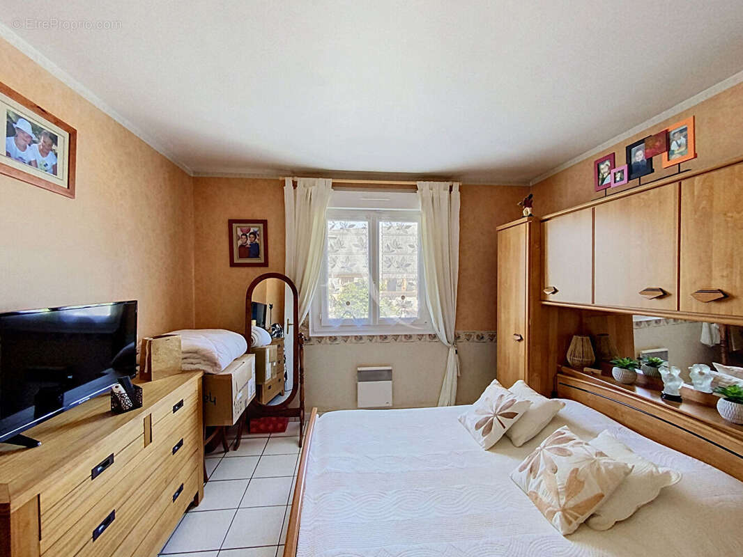 Maison à MONTREUIL-JUIGNE
