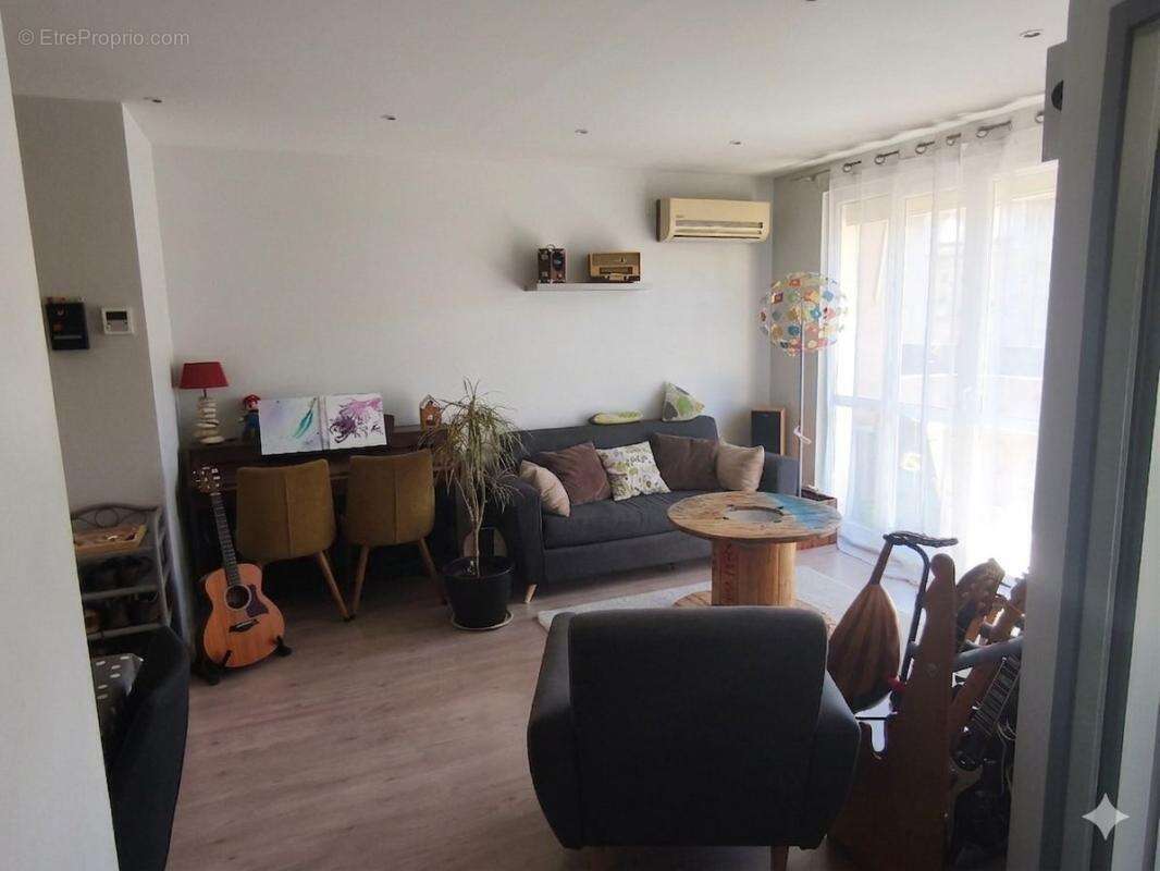 Appartement T3 rénové récemment au calme Voiron Centre - photo 4
