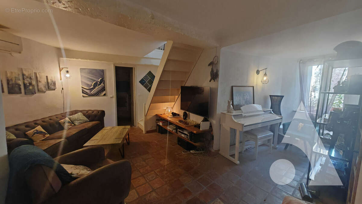 Maison à ROQUEBRUNE-SUR-ARGENS