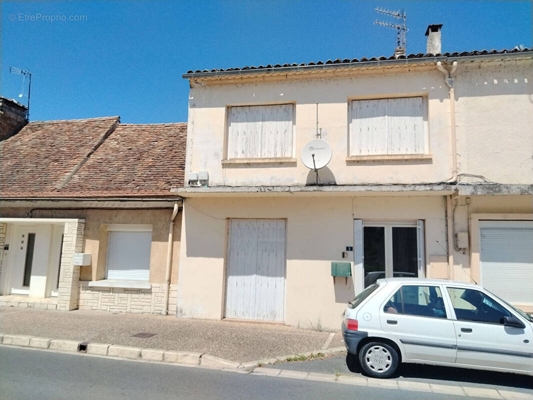 Maison à MENESPLET