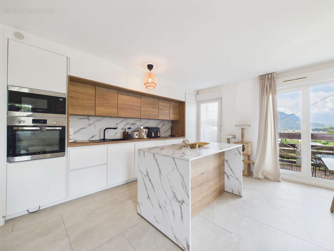 T3 entièrement rénové   68 m2   Balcon avec vue dégagée - photo 4