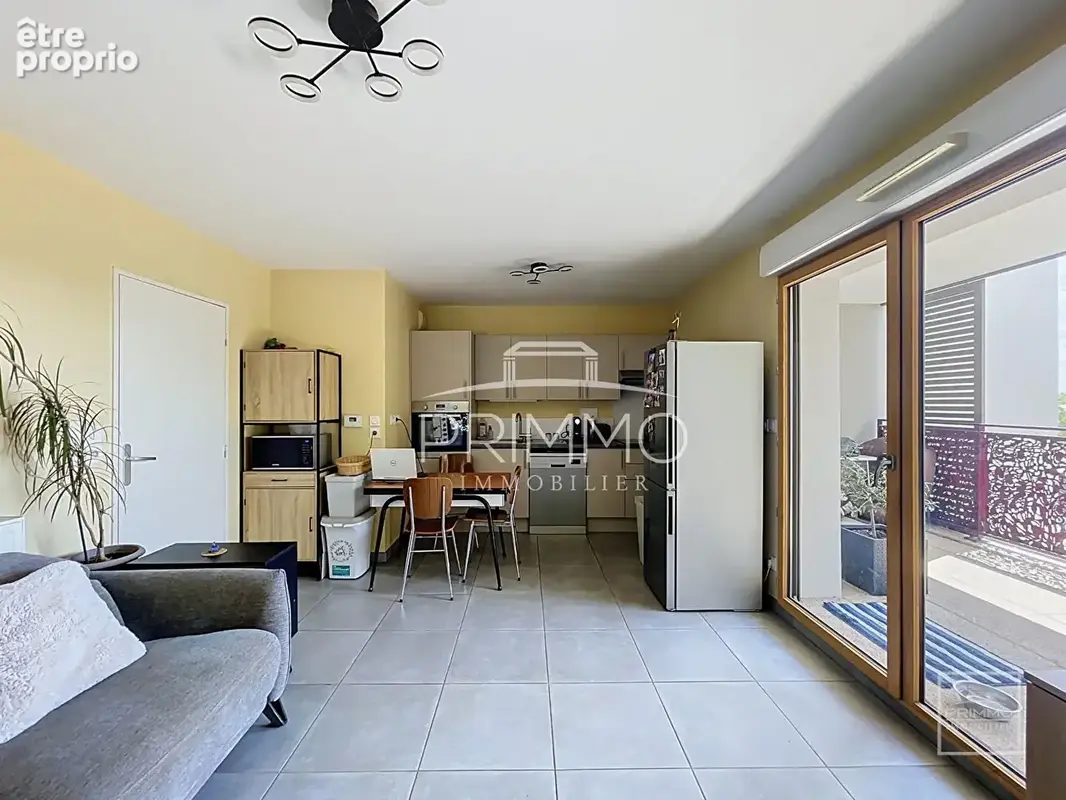 Bron, t2, 45.2m², dernier etage avec terrasset - photo 5